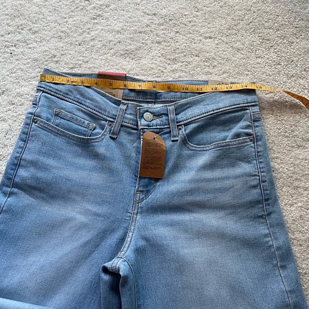 NWT Levi’s 318 Shaping Wide Leg Light Wash Size 28/32 - Picture 10 of 14